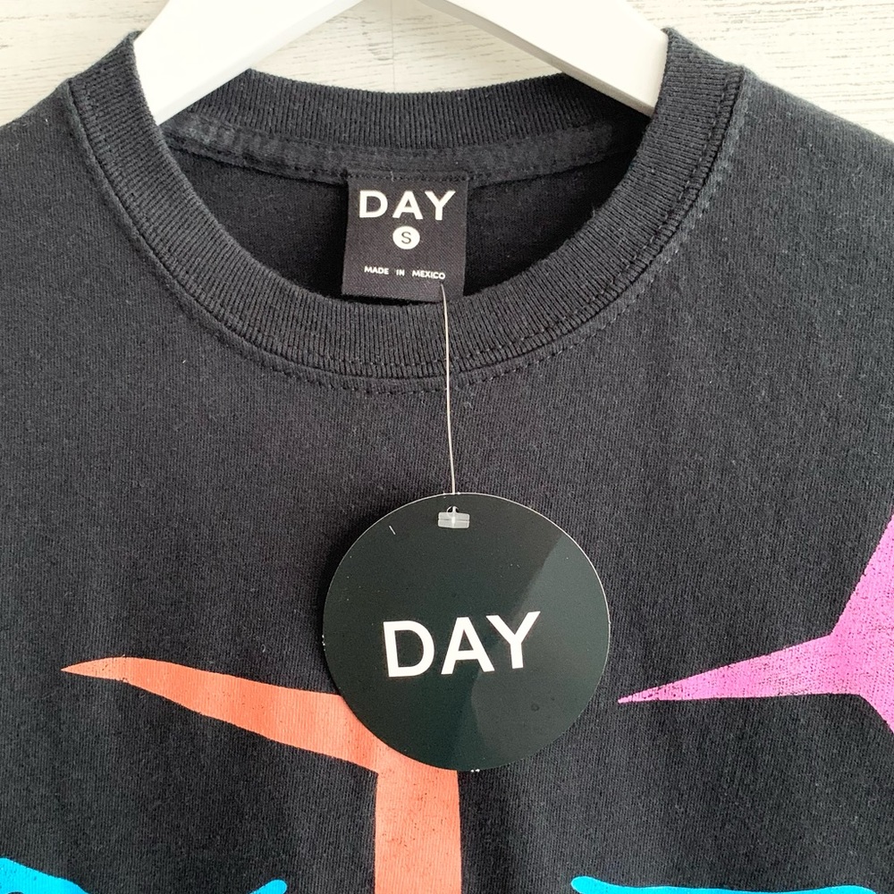 Daydreamer Neon Face Graphic - Picture 2 of 5